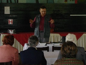 Anton Gričnik na predstavitvi svojega dela z Jurijem Vodovnikom