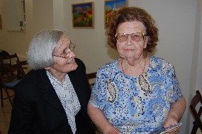 Dve, ki sta zaslužni za izid knjige: Alenka Glazer in Nada Potočnik
