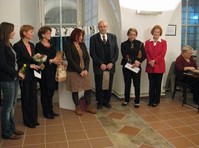 Od leve: Daniela Kocmut, Dragica Marinič, Christine Kertz, Barbara Hammer, Marjan Pungartnik, dr. Edith Risse, mag. Ivanka Gruber, Monika Heričko