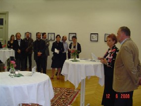 Razstavo sta odprla dr. Joachim Gruber, direktor Izobraževalnega centra Grad Retzhof, in Ivanka Gruber, predsednica društva Avstrijsko-slovensko prijateljstvo Gradec